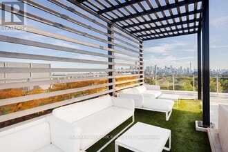 Building Photo - 223 St Clair Ave W