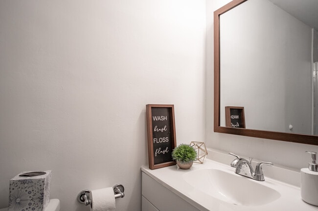 Foto del edificio - 711 Seymour Ave