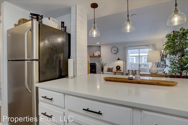 Building Photo - 2 br, 2.5 bath House - 6590 W 84th Circle ...