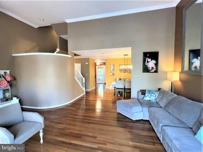 Building Photo - 5531 Sully Lake Dr
