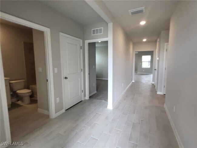 Foto del edificio - 2465 NW 9th St