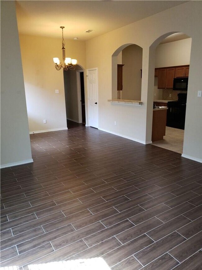 Foto del edificio - 1426 Ravenwood Dr