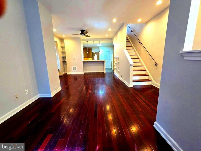 Foto del edificio - 757 Girard St NW
