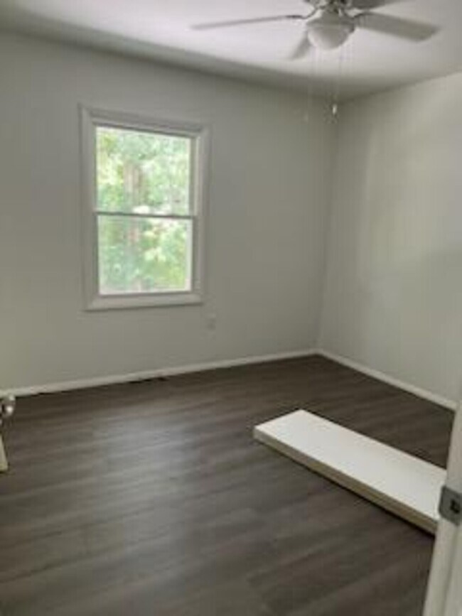 Building Photo - SCP 88 Garner Ave