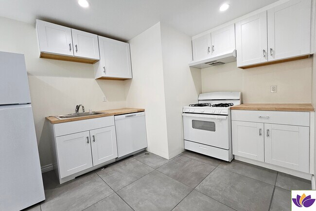 Building Photo - 3517 Denker Ave