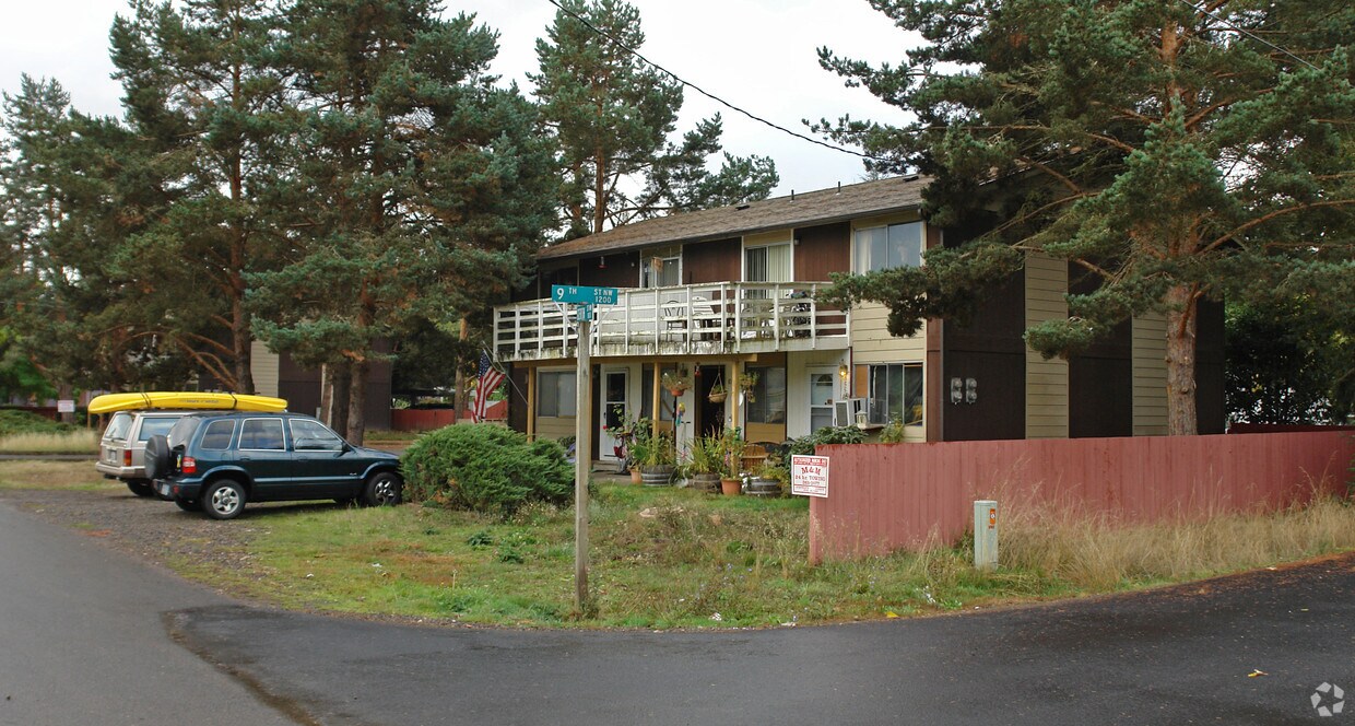 Primary Photo - 805-875 Gerth Ave NW