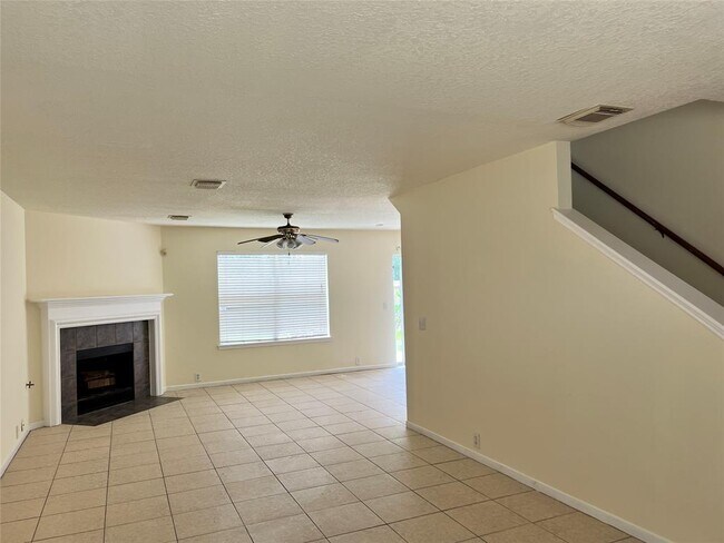 Building Photo - 13527 Eldridge Villa St