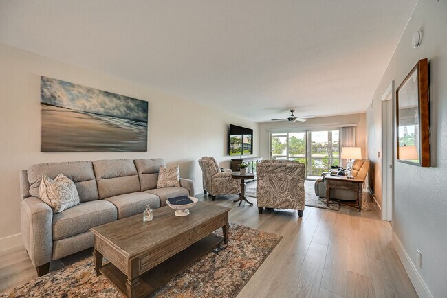 Foto del edificio - 2324 Hidden Lake Dr