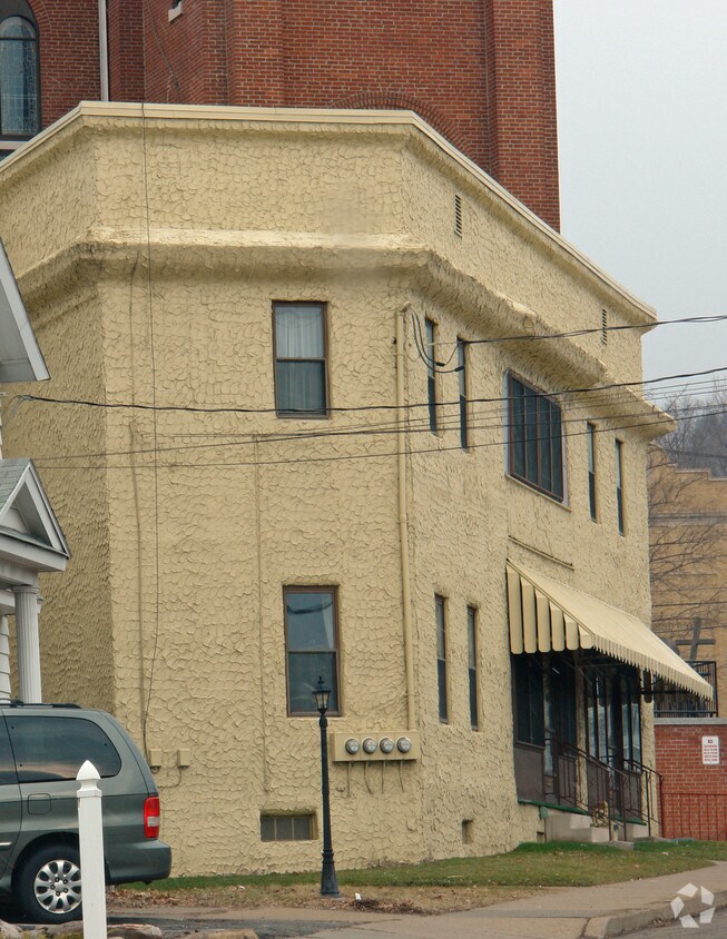 Building Photo - Apartments