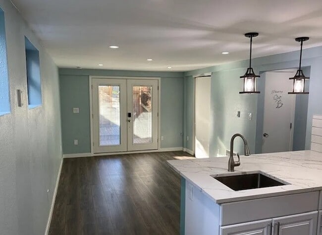Foto del edificio - 8360 10th Ave NW