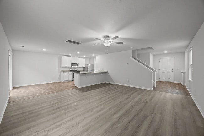 Building Photo - Room in House on Hazelburn Dr