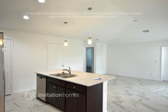 Building Photo - 857 SW Sail Terrace