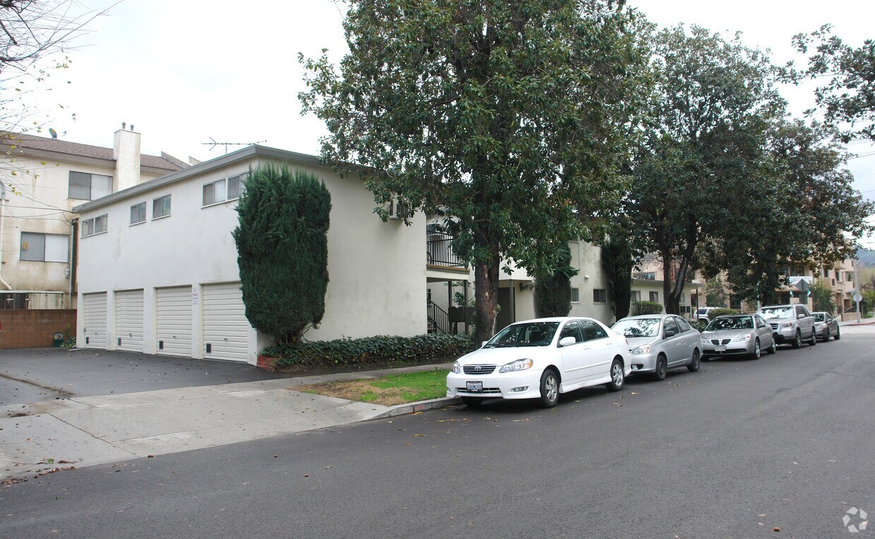 Building Photo - 12125 Moorpark St