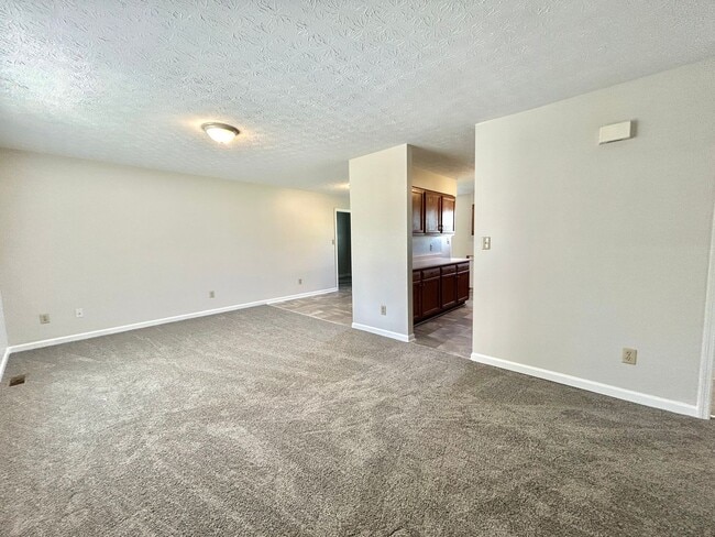Building Photo - 2 bedroom/2 bath unit for rent