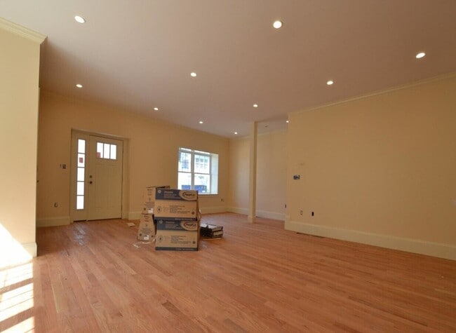 Building Photo - 3 Griggs Pl