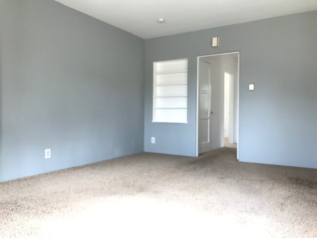 Building Photo - 4435 Verdugo Rd