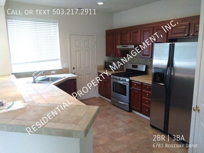Building Photo - Beautiful Townhome Located in the Heart of...
