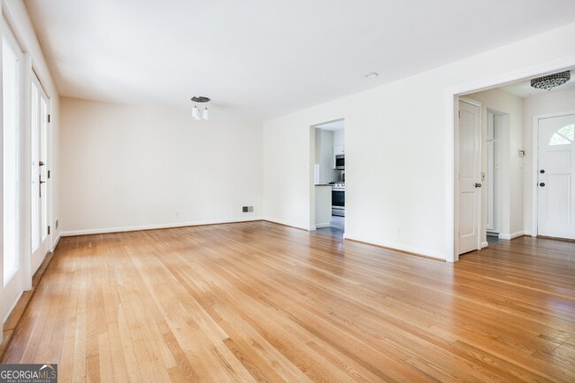 Building Photo - 1655 Ridgewood Dr NE