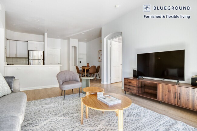 Foto del edificio - 8700 Pershing Dr