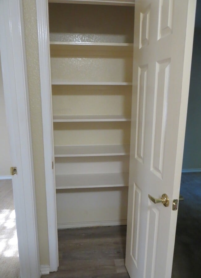 Building Photo - This home is waiting for YOU!