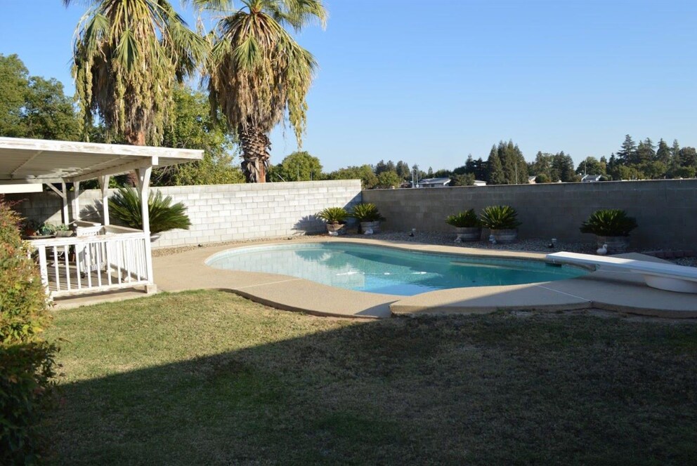 Primary Photo - 1745 E Palo Alto Ave