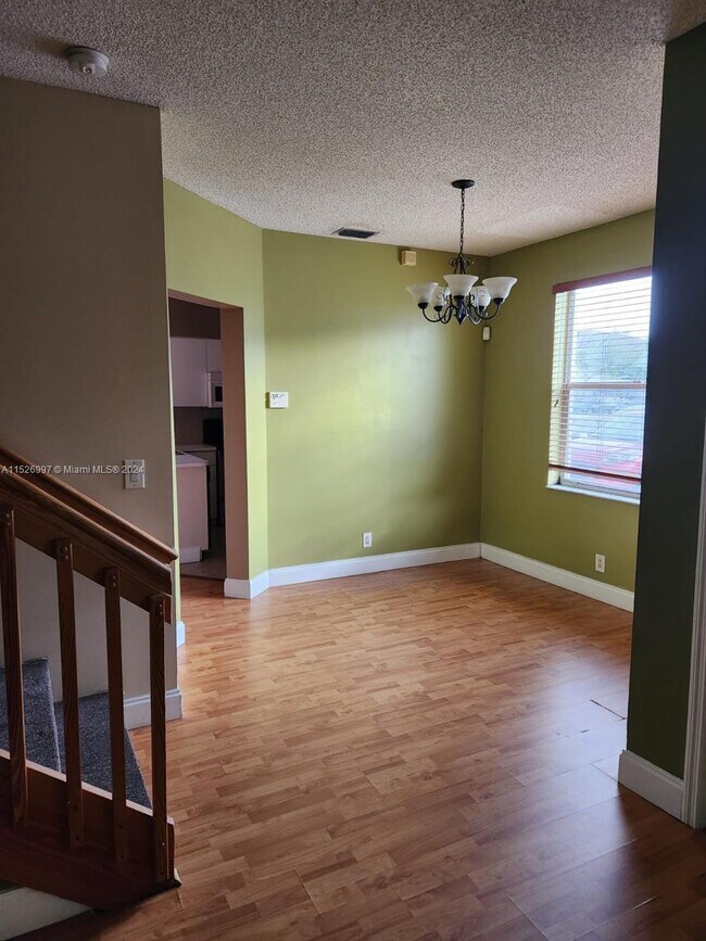 Foto del edificio - 820 NE 212th Terrace