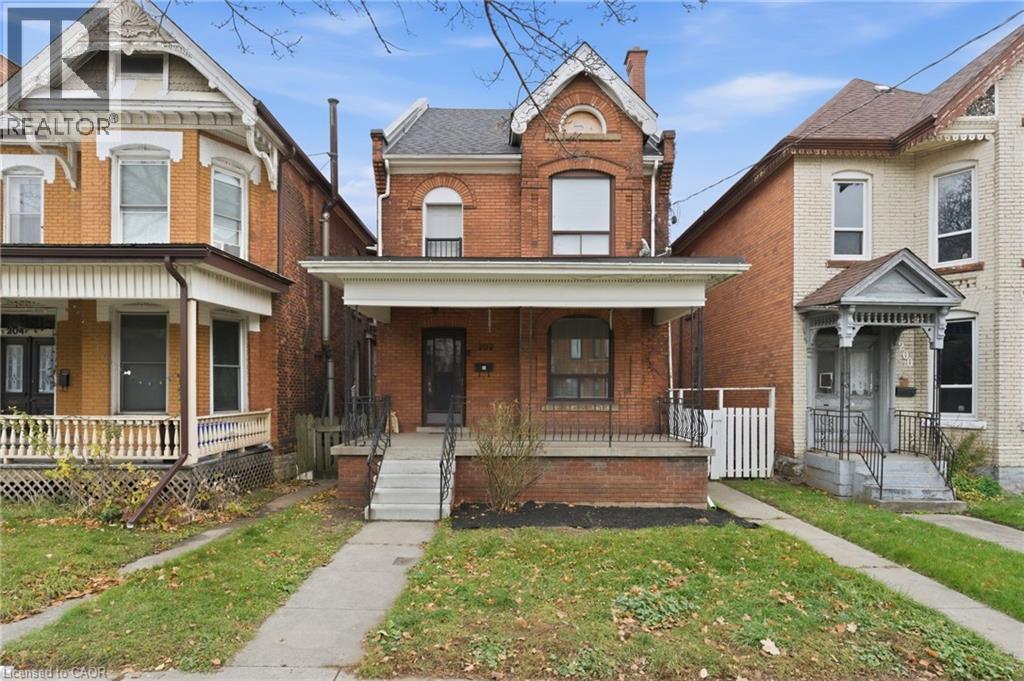 Photo principale - 202 Victoria Ave N