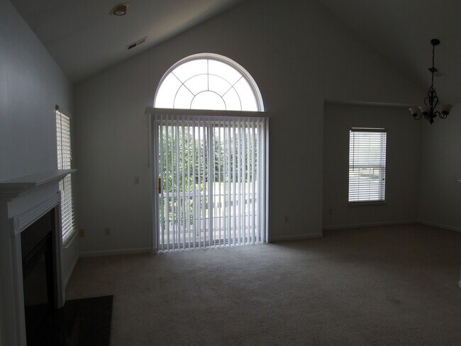 Foto del edificio - COMING SOON!! BEAUTIFUL 2 BEDROOM 2 BATH CONDO!