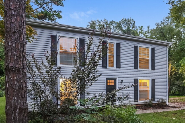 Foto del edificio - 7115 Casual Corner Ln