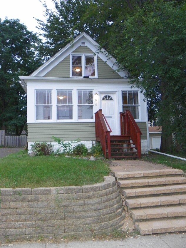 Primary Photo - 2 br, 1.5 bath House - 810 Concordia Avenue