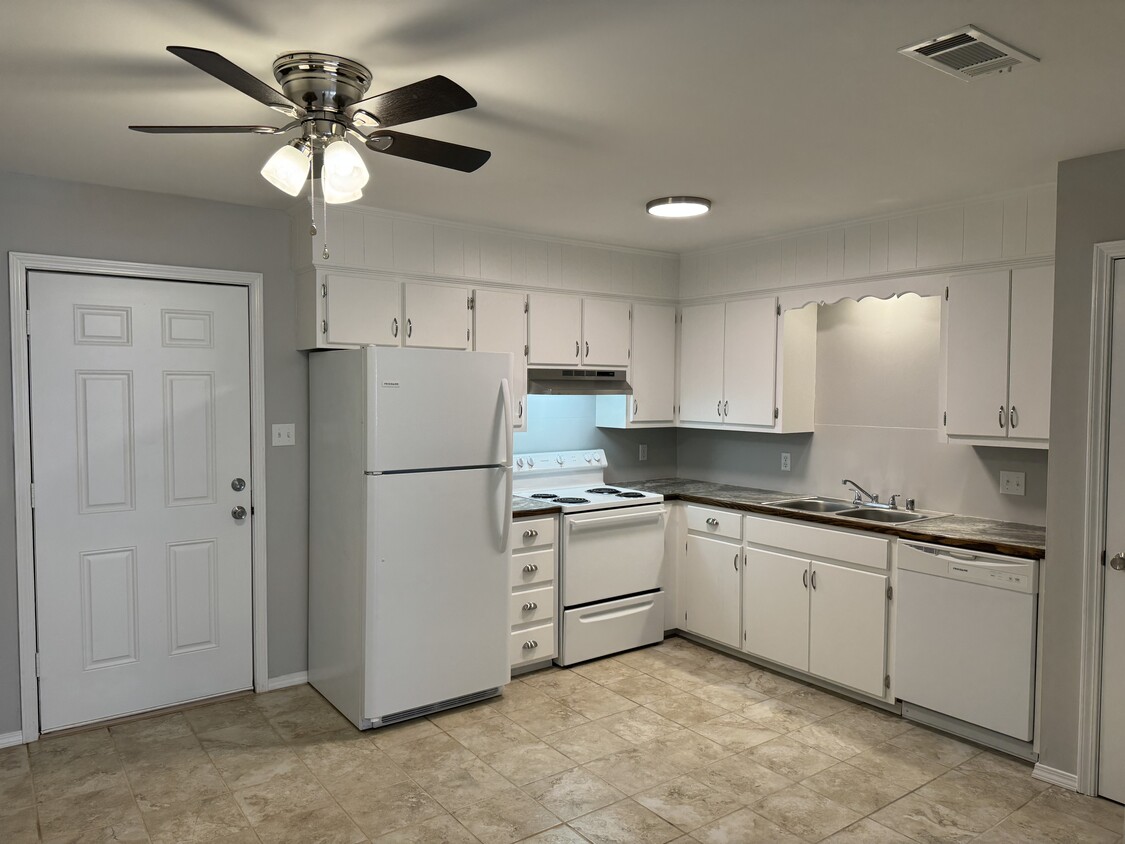 502 W 4th Pl Unit 506, Russellville, AR 72801 Apartments in