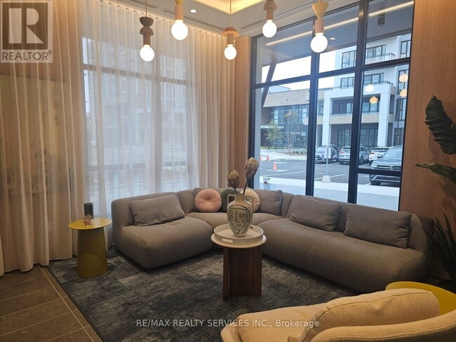 Building Photo - 720 Whitlock Ave