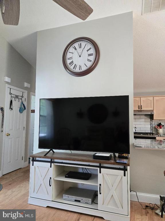 Building Photo - 18216 Piedmont Dr