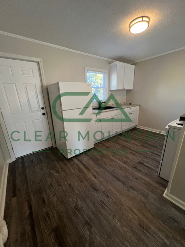 Building Photo - MOVE-IN SPECIAL: FIRST MONTH FREE OF RENT!...