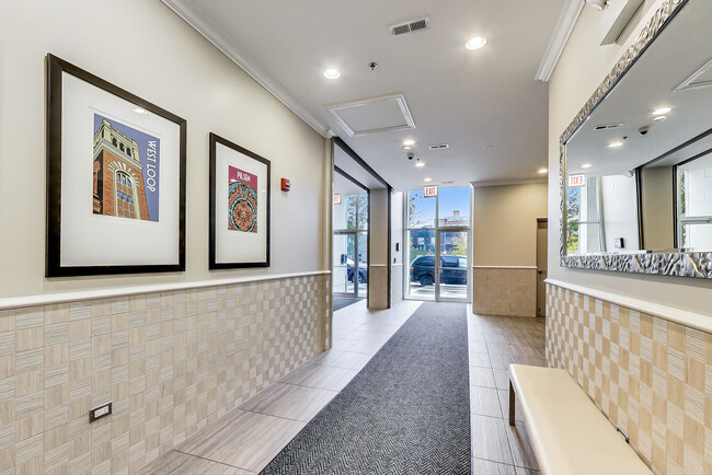 Foto del edificio - 1247 W Madison St