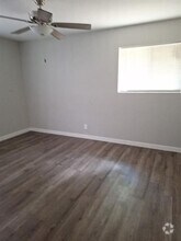 Building Photo - 9508 N Creek Dr