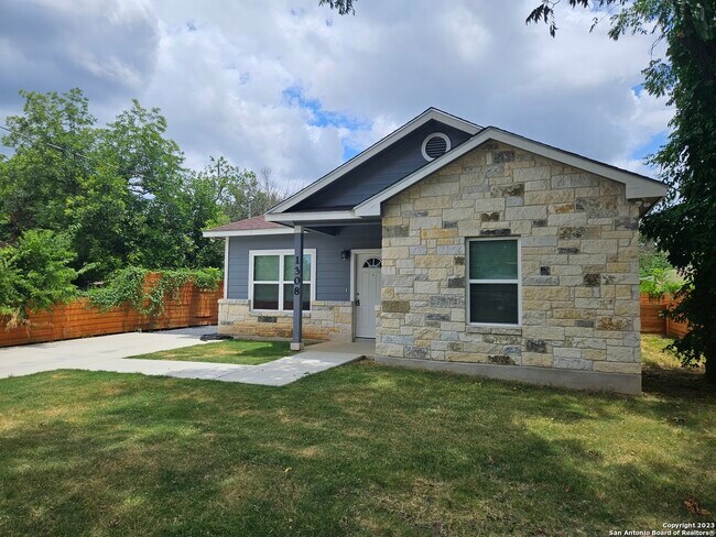 Foto del edificio - 1308 Aransas Ave