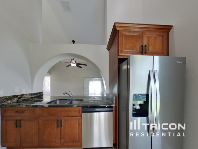 Foto del edificio - 3235 Crystal Creek Blvd
