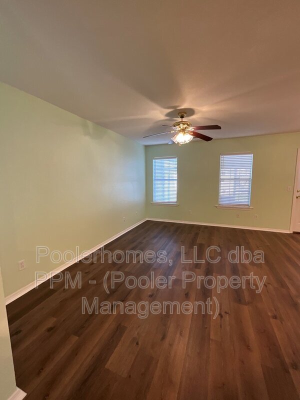Building Photo - 48 Bushwood Dr