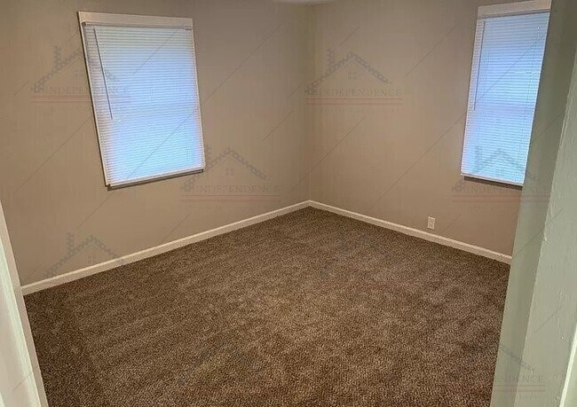 Building Photo - Single Family Dwelling in Dayton!
