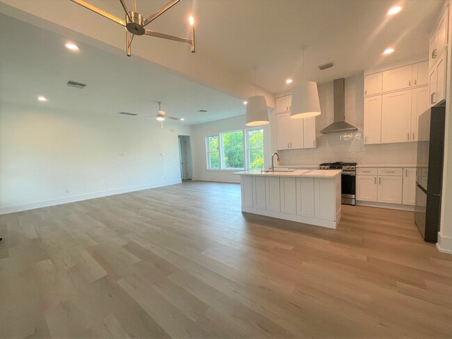 Photo - 517-513 13th Ave S House