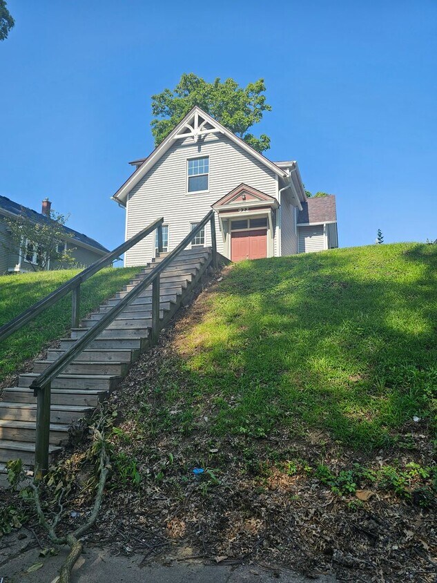Primary Photo - 922 N Myrtle St. Davenport, IA 52804