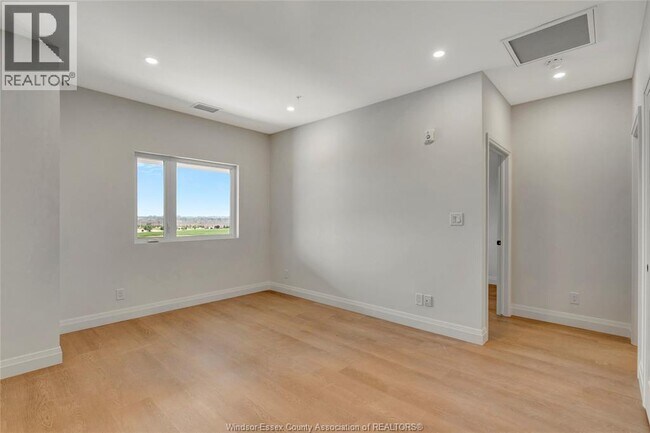Photo du bâtiment - 4400 Laurier Pkwy