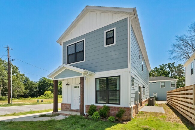 Building Photo - Premier Fayetteville Rental Home!