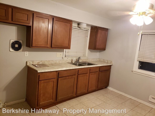 Foto del edificio - 5335-5337 N 83rd St