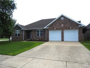Building Photo - 3804 SW Kestrel Dr