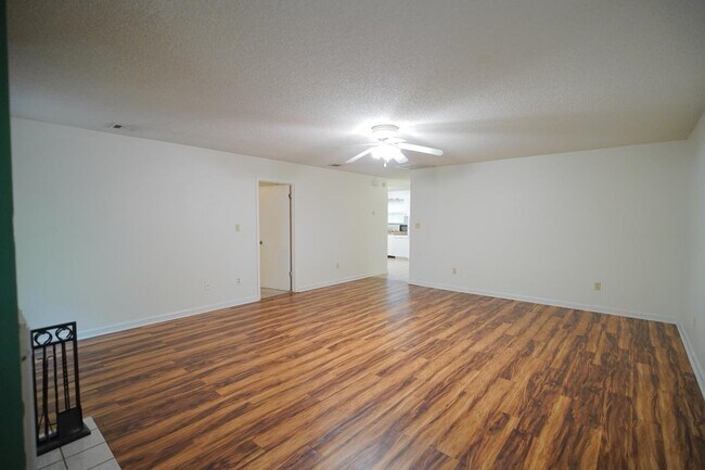 Building Photo - 828 Ashlyn Forest Dr