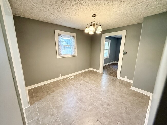 Building Photo - 533 Kirkpatrick Ave