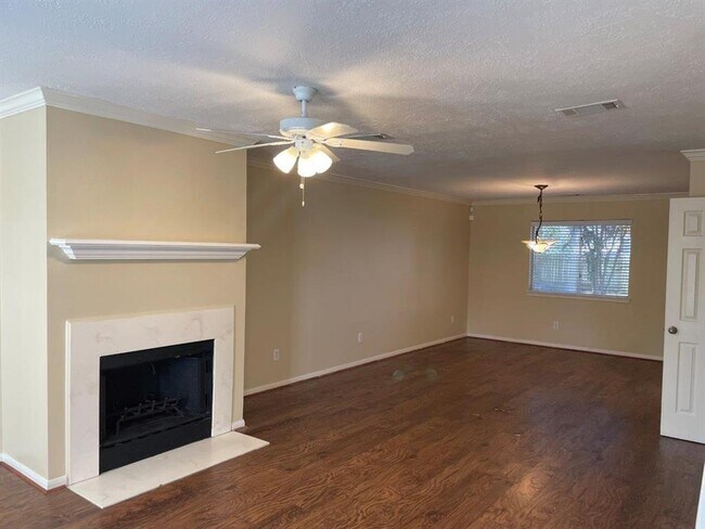 Building Photo - 6935 Oak Walk Dr