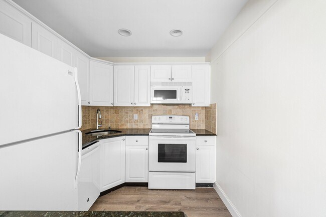 Foto del edificio - 2455 NE 51st St